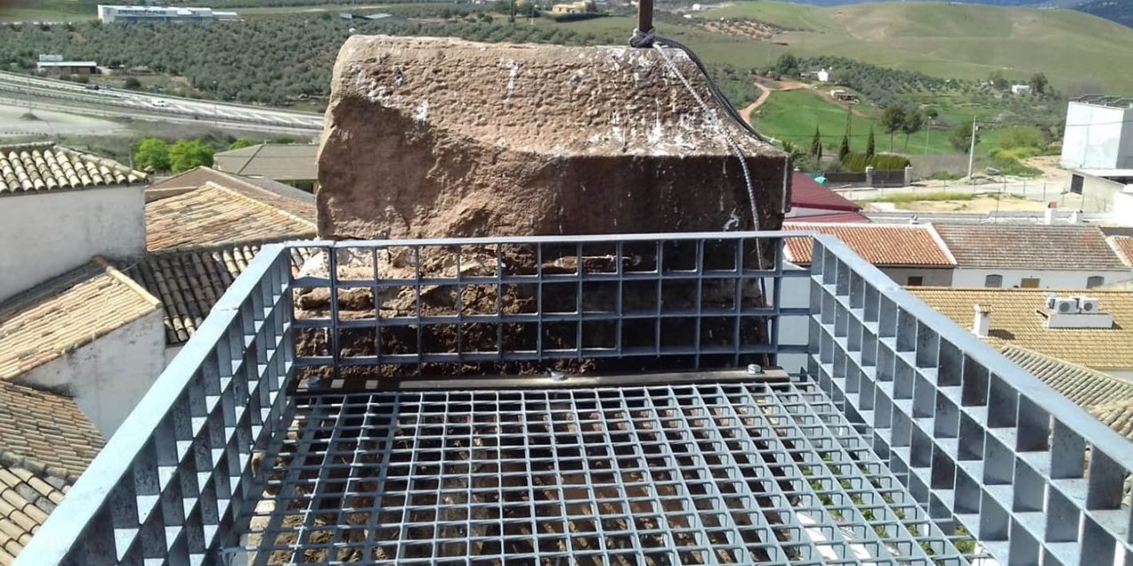 Sustituido el nido de cigüeñas de la iglesia de Navas de Tolosa