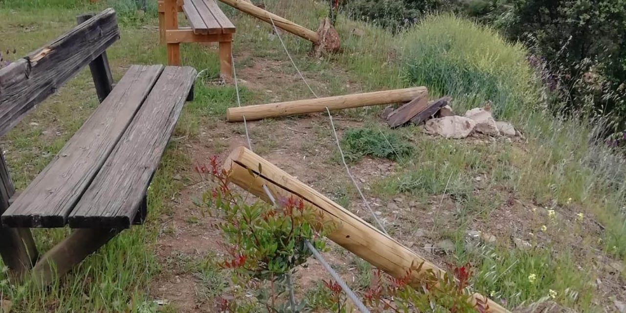 El mirador del Castillo aparece destrozado por actos vandálicos