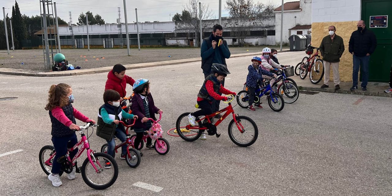 Diversión sobre ruedas, una iniciativa para “engancharse” al deporte y jugando