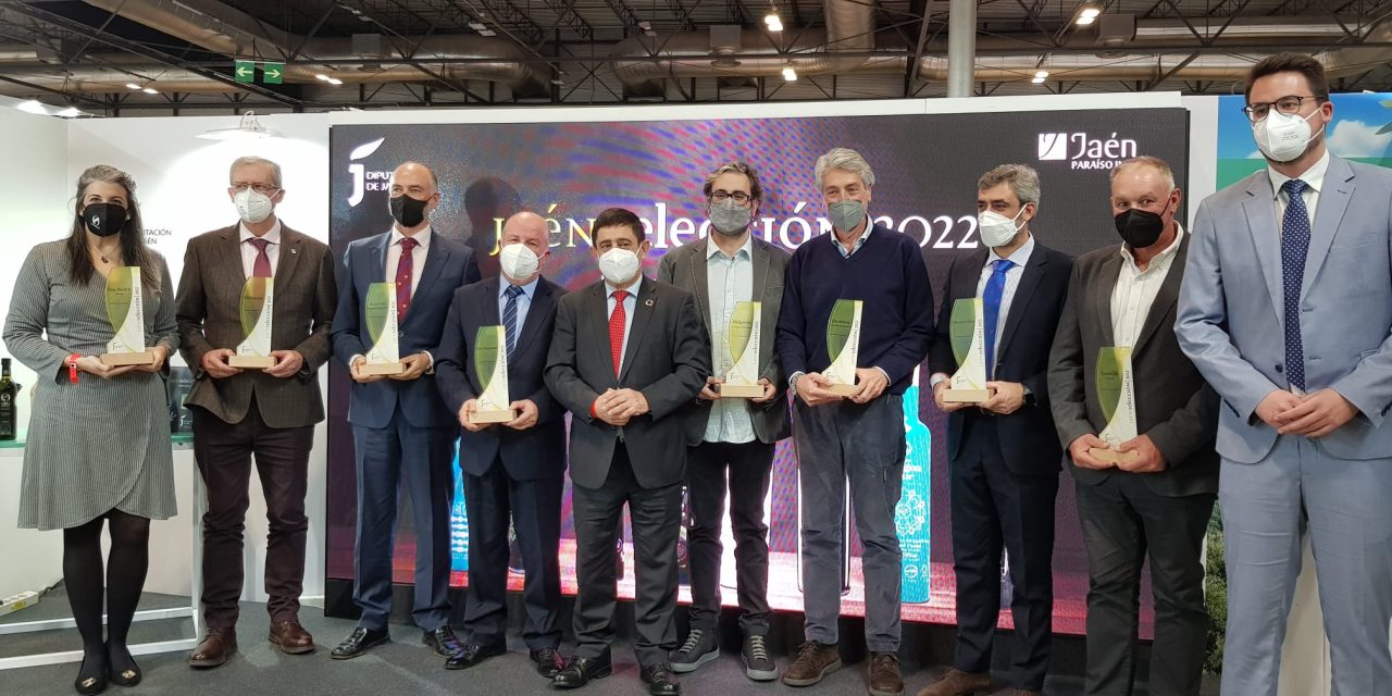 Diputación entrega en Fitur los reconocimientos a las ocho empresas productoras de los aceites de oliva virgen extra Jaén Selección 2022