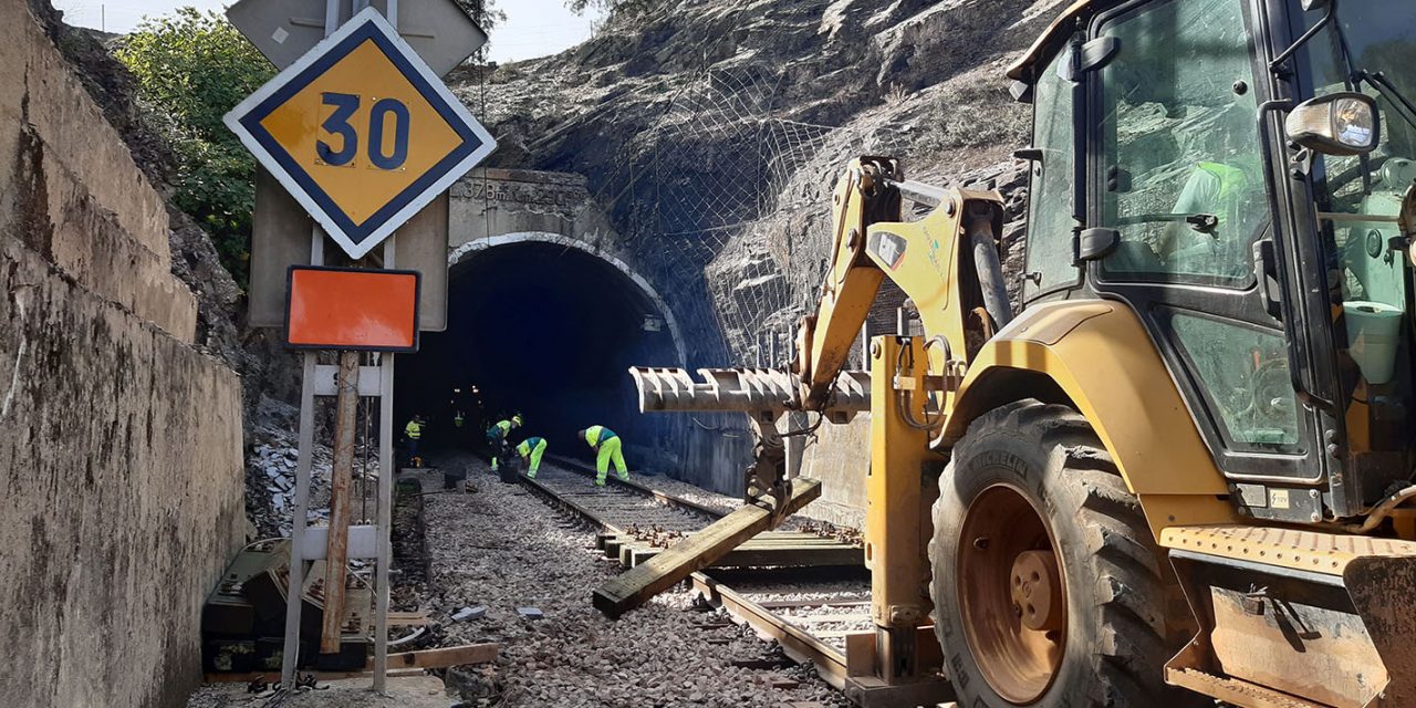 Adif realiza obras de renovación y mejora de vía en la provincia