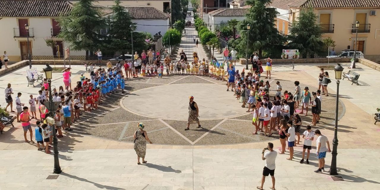 La Escuela Municipal de Deportes de Verano recupera el pasacalles para celebrar su veinticinco aniversario