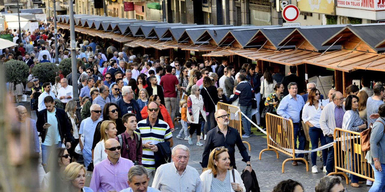 Miles de visitantes y la venta de 25.000 botellas de AOVE refrendan el “rotundo éxito” de la Fiesta del Primer Aceite