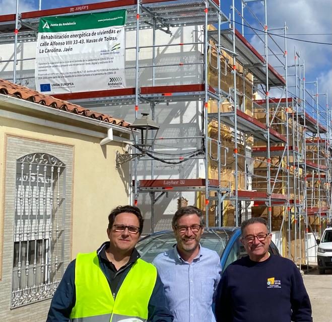 El delegado de Fomento realiza una visita técnica a obras de rehabilitación energética en Navas de Tolosa