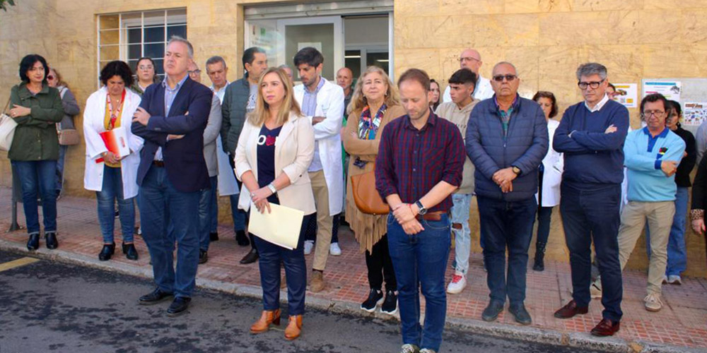 Profesionales del AGS Norte de Jaén muestran su repulsa a la agresión a un profesional en el Consultorio de Guarromán