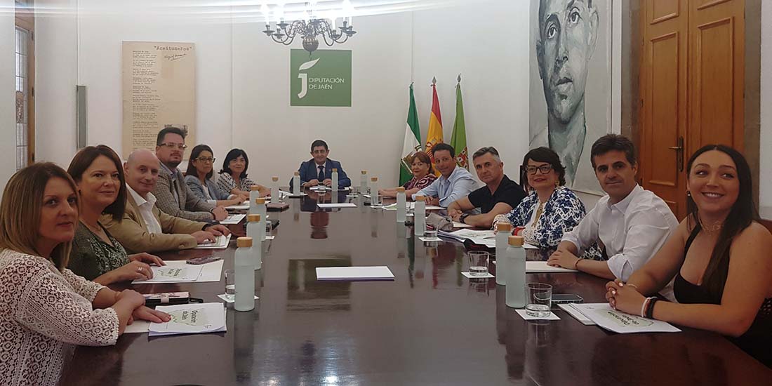 Reyes destaca la atención a ayuntamientos y personas como prioridades de Diputación en el primer año de mandato